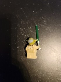 Lego Yoda 75017 Duel on Geonosis Minifigure with Light Saber (Unique)
