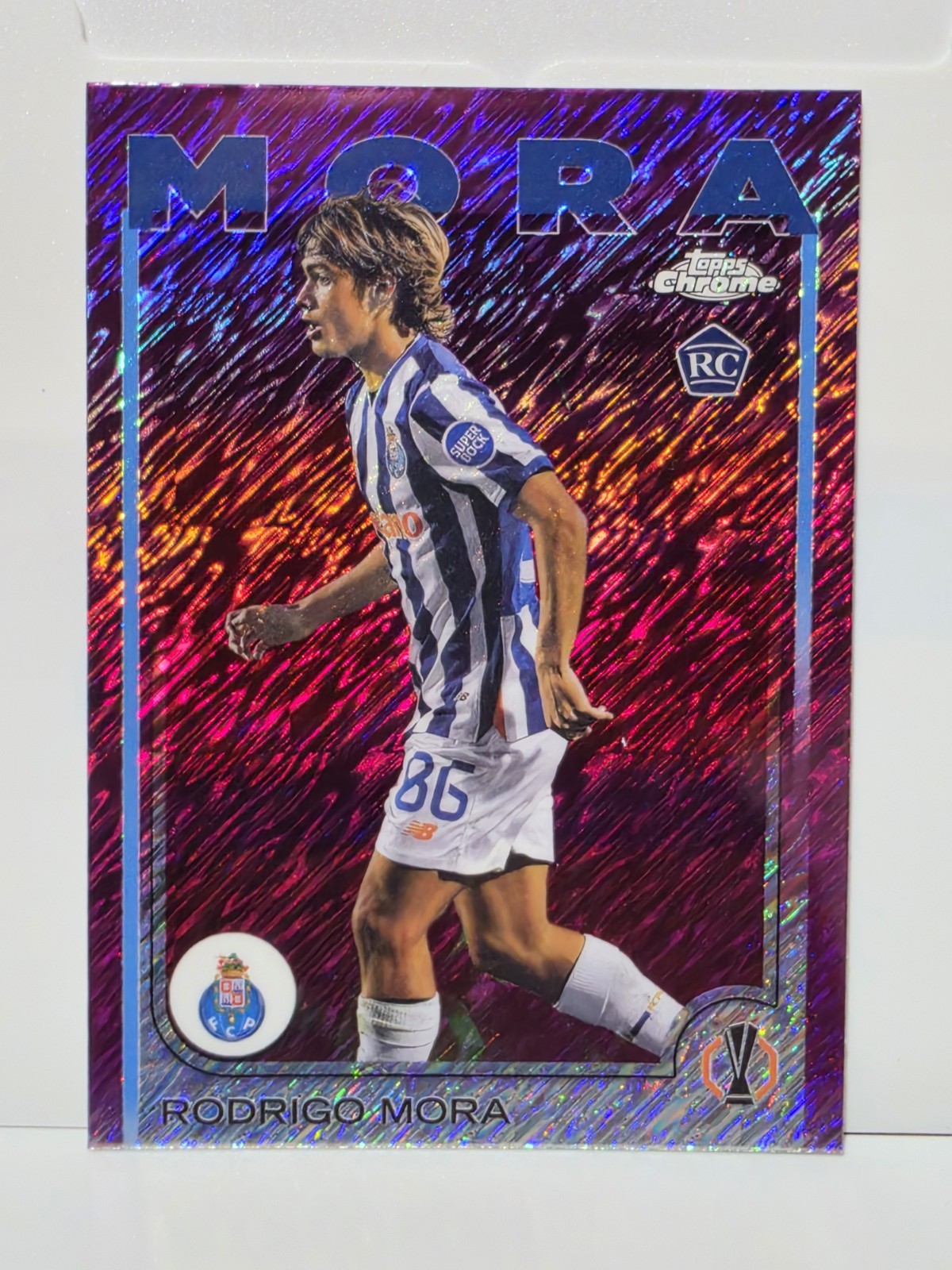 2024-25 Topps Chrome UEFA Rodrigo Mora RC Magenta Shimmer Refractor #137