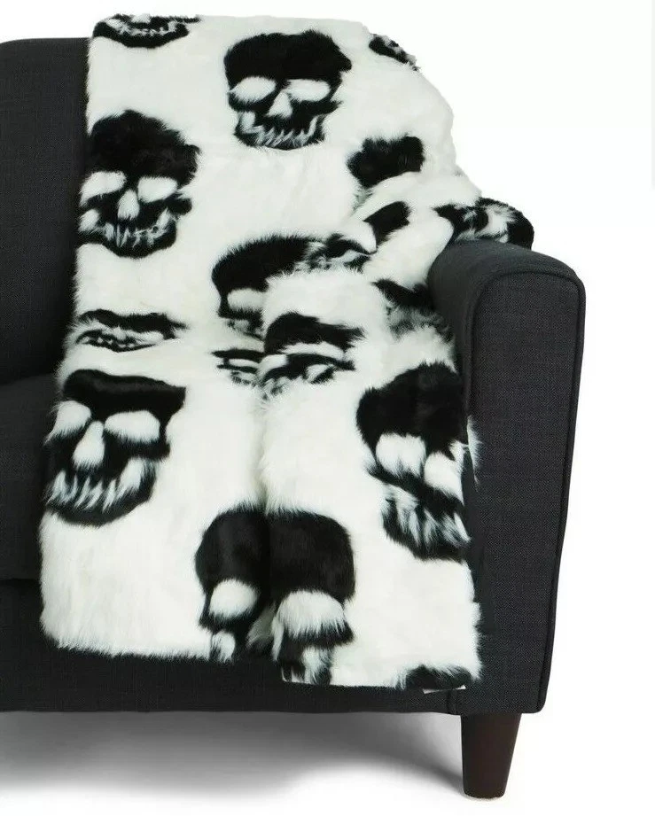 Manta Cynthia Rowley Halloween Calaveras Piel Sintética Negra Blanca Espeluznante Elegante Foto 2 de 4