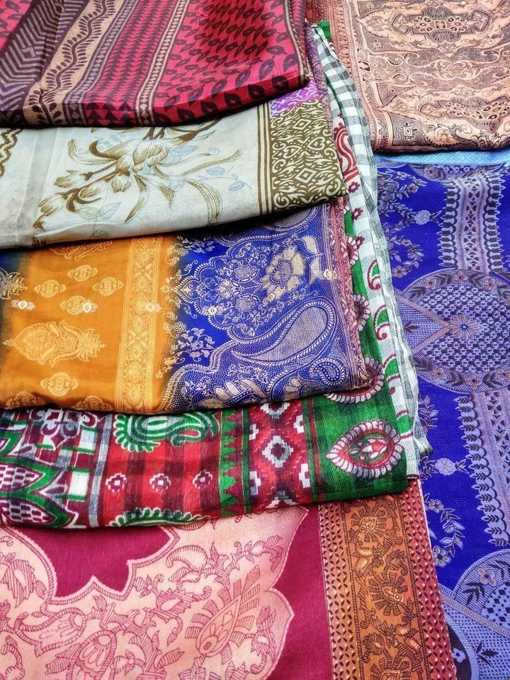 Lot Of 25 Vintage Indian Saree Silk Blend Fabric Multi color Sari Craft Used - Image 3 of 3