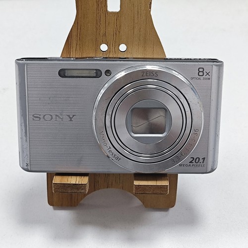 Sony DSC-W830 Cyber-Shot 20.1MP 8x zoom Digital Camera Silver-80% NEW