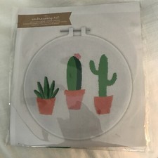 Made for Retail Embroidery Pouch Kit NEW Craft Cross Stitch Embroidery Cactus