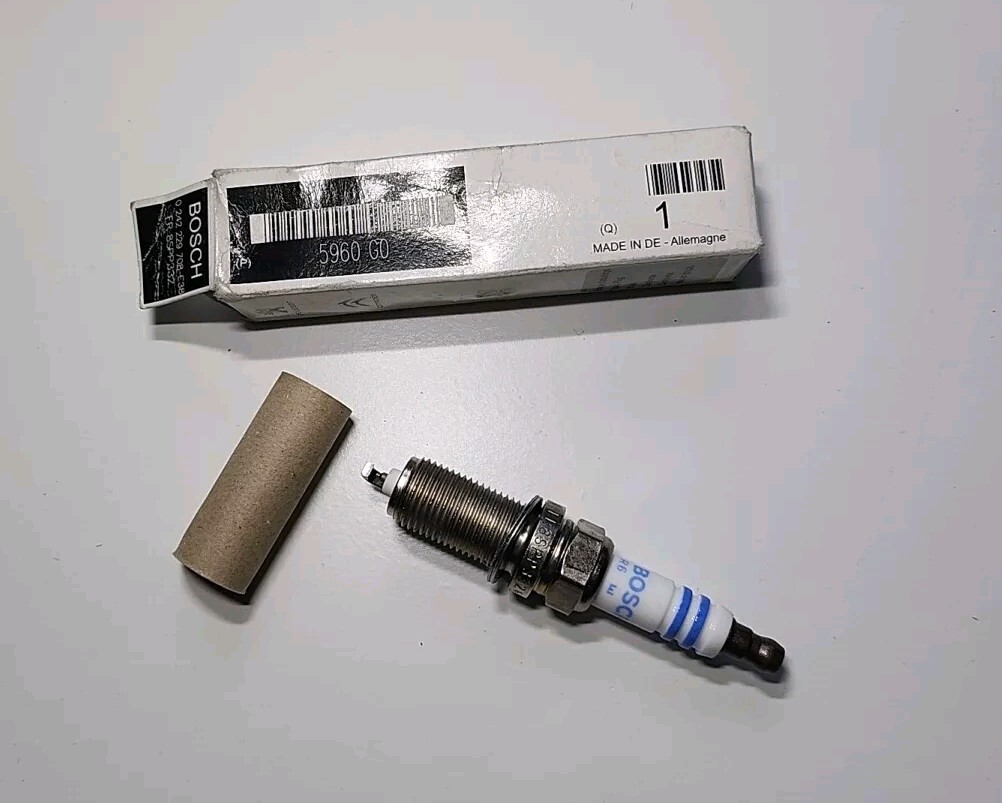 Genuine Spark Plug Citroen C5 C6 C8 Peugeot 406 407 607 807 5960G0