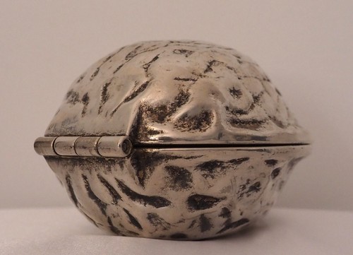 Rare Vintage Silver Plated walnut shaped nut cracker - Picture 4 of 16