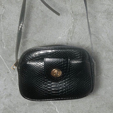 New Look Black Faux Leather Snake Skin Crossbody Bag Gold Hardware Zip Closure