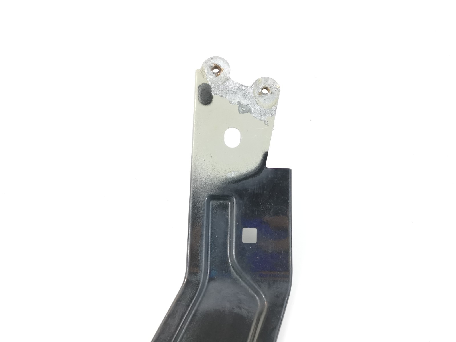 MASERATI LEVANTE S 3.0L 2017  Front Right Side Wing Fender Mount Bracket OEM