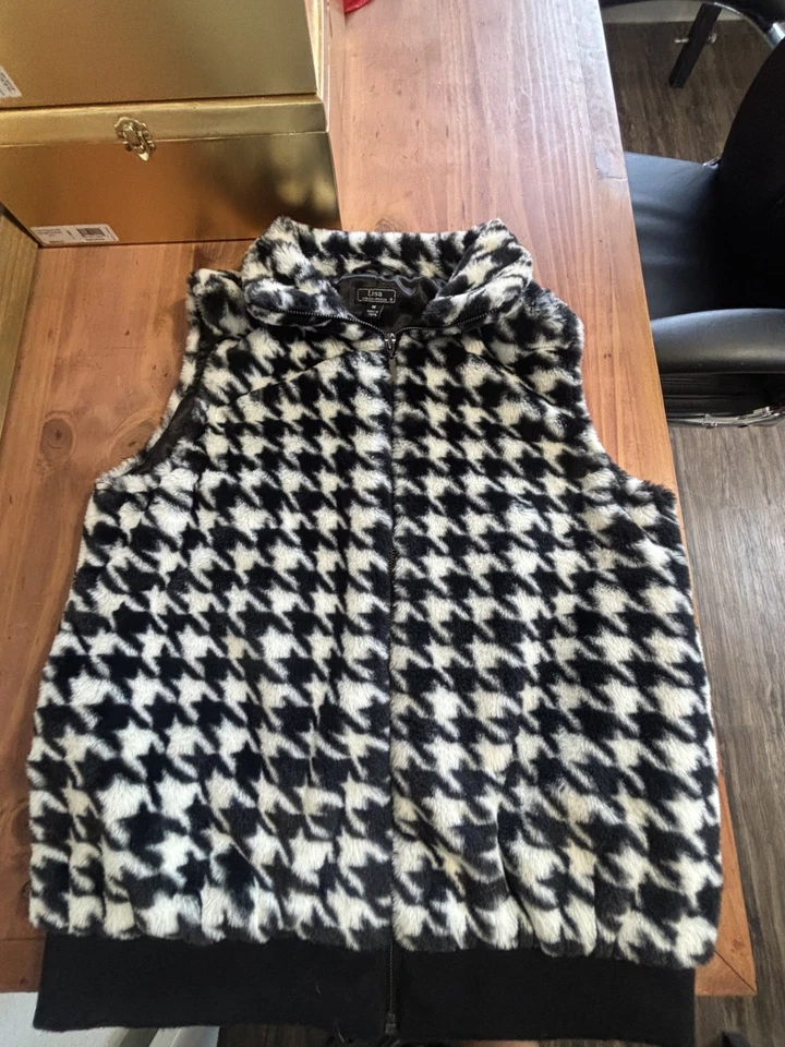 Lisa International Faux Fur Lined Vest Women’s Medium Zip - Image 4 of 4