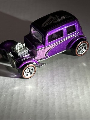 Hot Wheels 1968 Red Line  Ford Vicky  Malaysia Very Nice Condition