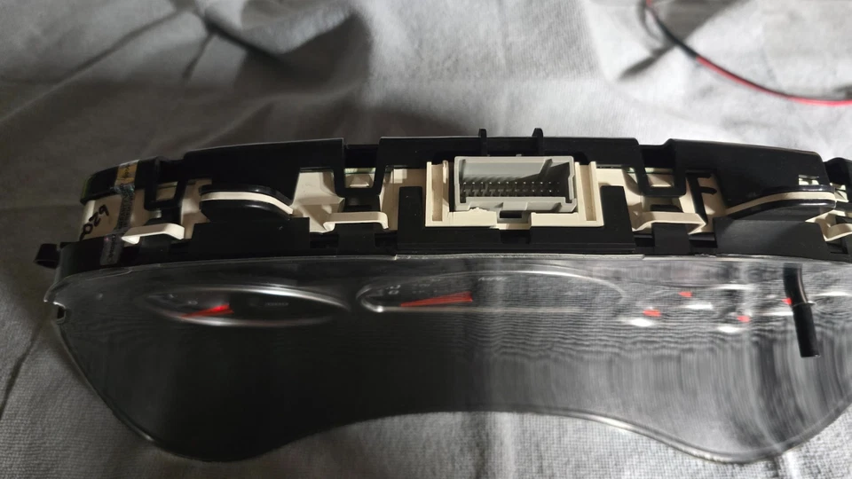 2002-2005 GMC Envoy Gauge Cluster - Image 4 of 4