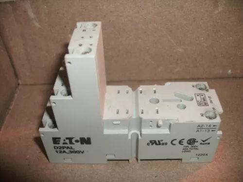 EATON D2PAL 12A/300V RELAY SOCKET - 7 AVAILABLE