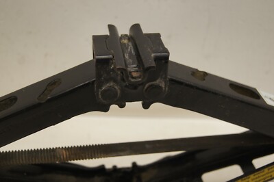 96 97 98 99 Pontiac Boneville Jack / Part Number 25621165  