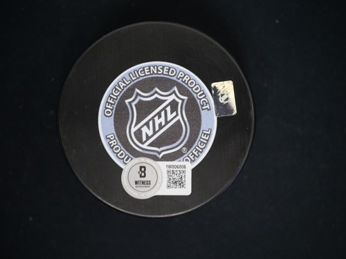 JONATHAN TOEWS SIGNED 2013 STANLEY CUP CHAMPIONS PUCK BECKETT WITNESSED CHICAGO - Picture 2 of 2