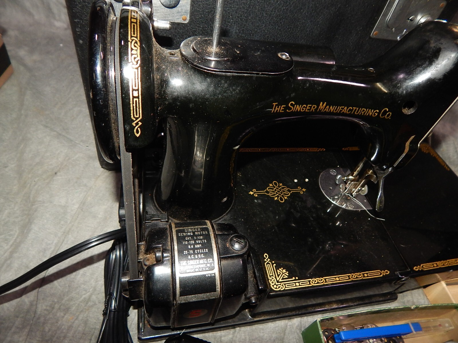 Vintage 1951 Singer Featherweight 221 Sewing Machine w/ Case & EXTRAS