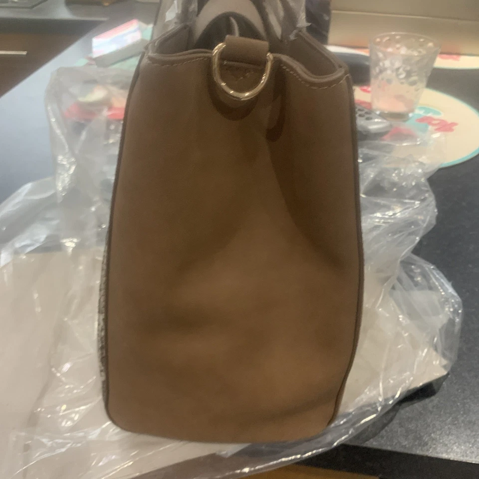 BRAND New Women’s Faux Leather Tote Bag New Look - Image 4 of 4