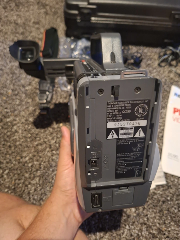 RCA ProEdit CC-320 VHS Camcorder Kit TESTED 8:1 AF Zoom *Battery Not Charging  - Image 3 of 4