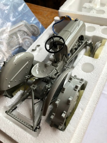 Ford 2N w/ Ferguson System #2 Precision Classics tractor - 1/16th scale by Ertl - Picture 6 of 12