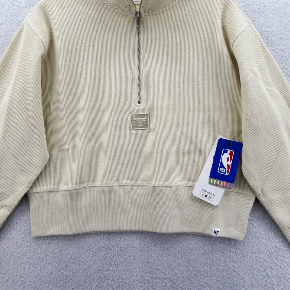 Chicago Bulls 女式小号裁剪运动衫 '47 品牌米色 1/2 拉链罗纹 Cro — 第 2/4 张图片