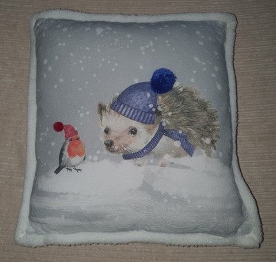 NUTMEG Home Morrisons weiß Weihnachten Kunstfell Hund Rotkehlchen Kissen 16'' x 16''