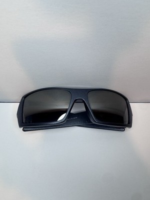 Oakley Men s Wrap Rectangle Sunglasses Black Frame Gray Tinted UV - OO9014
