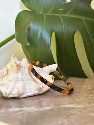 Hawaiian Design Jewelry Faux Carved Tortoise Shell Bangle Arm Cuff