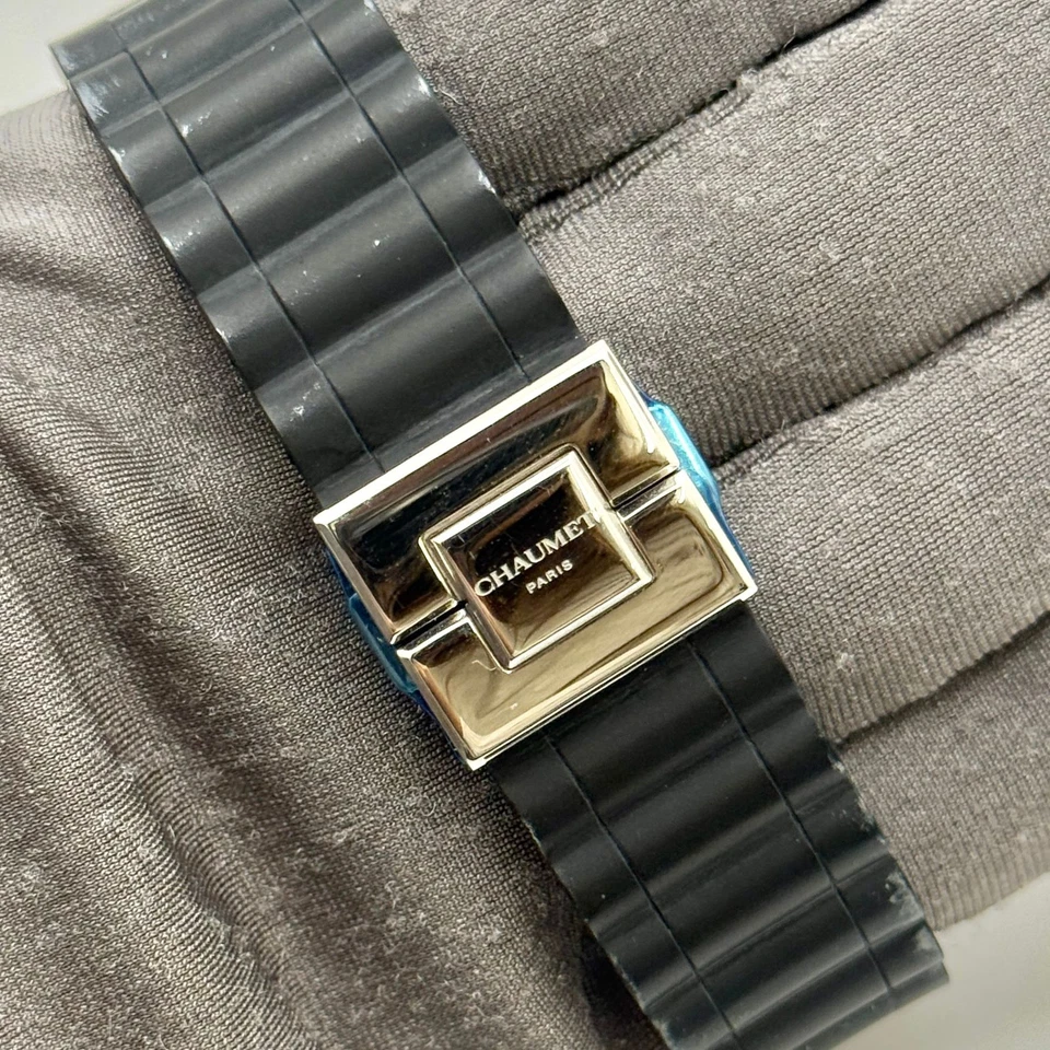 Reloj Chaumet Clase Uno 33 mm Cuarzo Negro Diamante Dial y Bisel Damas W17229.33G Foto 2 de 4