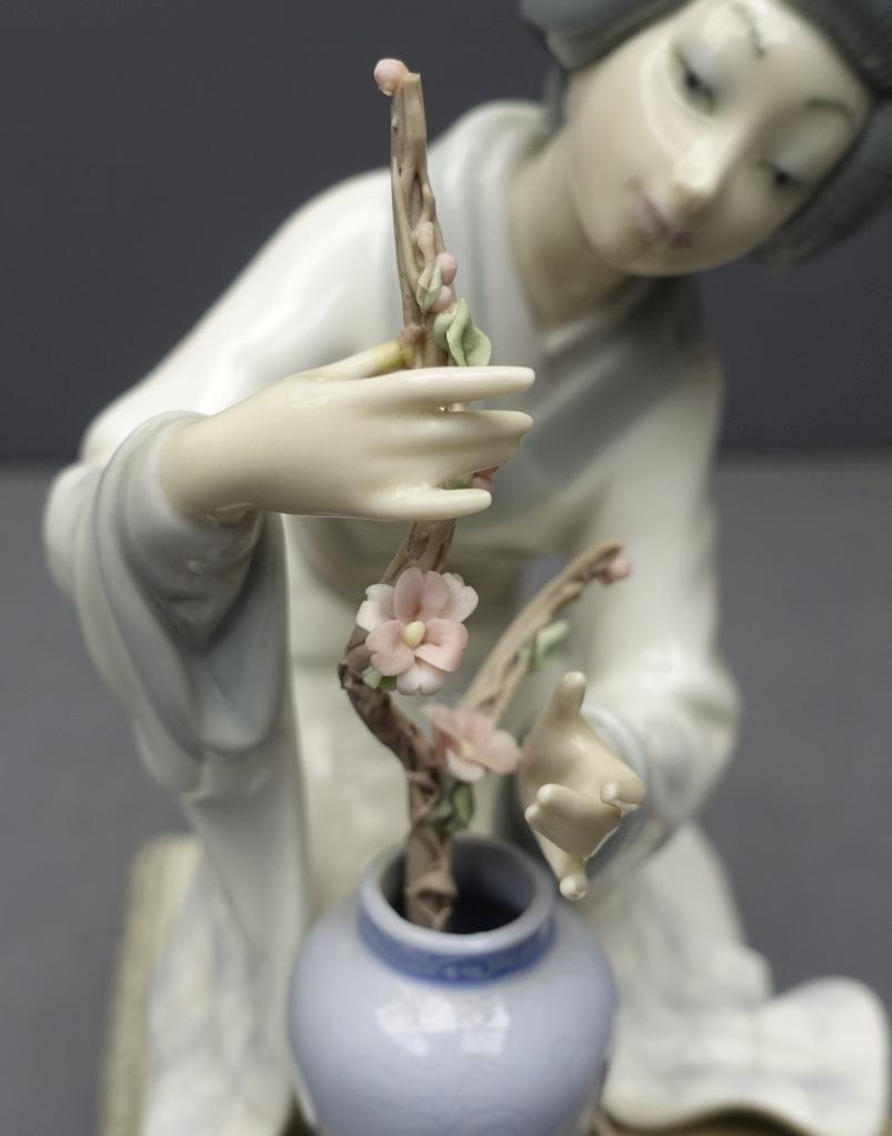 Lladro 840 Japanese Geisha Flowers 8 Lladro 840 Japanese Geisha Flowers 8