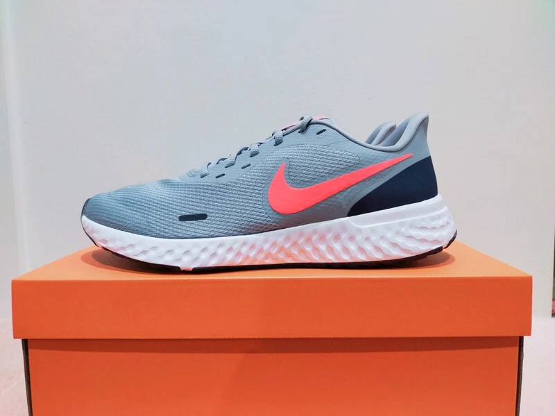 nike revolution 4w