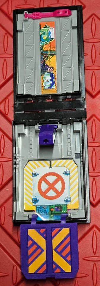 Juego de cómics de bolsillo ToyBiz Marvel X-Men vs. Magneto Jet Hangar 1994 vintage Foto 4 de 4