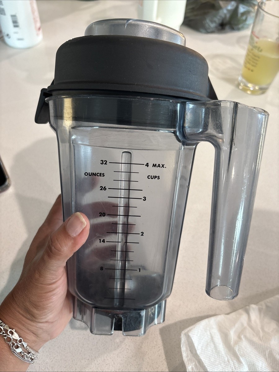 VitaMix blender dry container 32 oz plastic pitcher ASY172 J with lid  Scratches