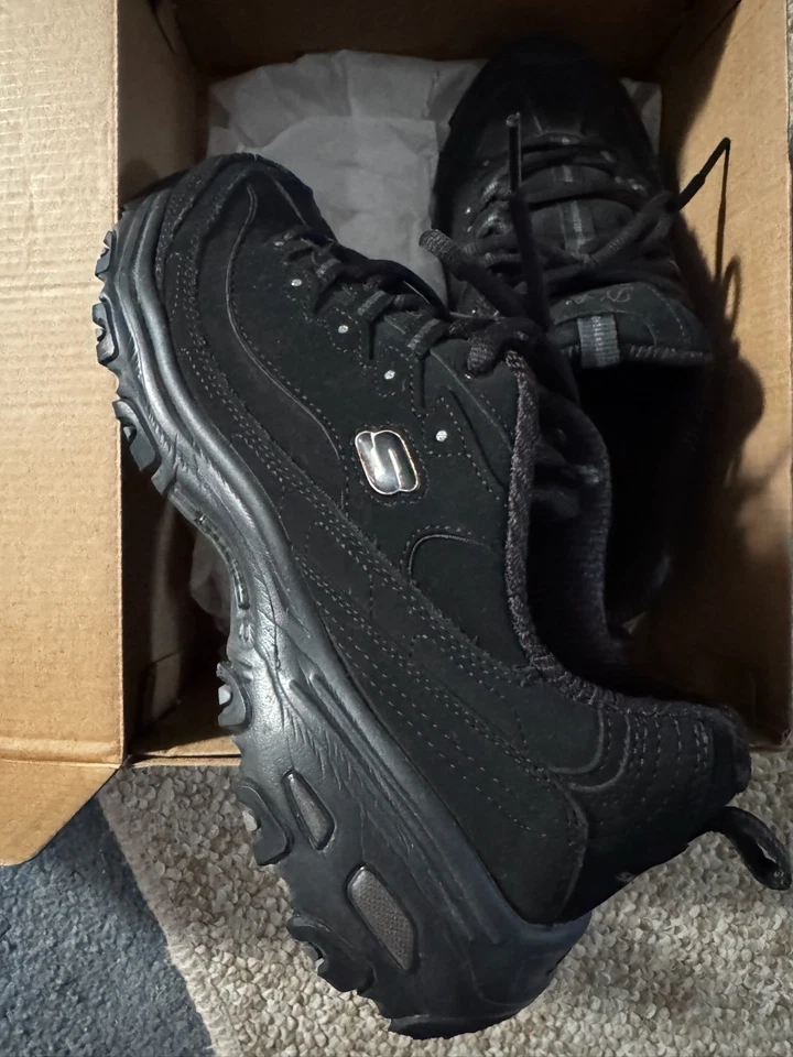 Skechers D'Lites Play On 黑色女式 10 码宽版运动鞋 11949W — 第 2/4 张图片