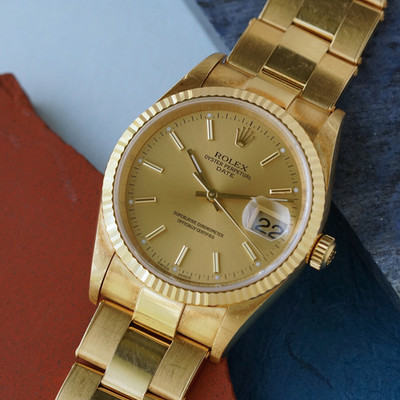 Rolex Date 15238 Oyster Bracelet 18k Yellow Gold circa 2003 34mm Automatic