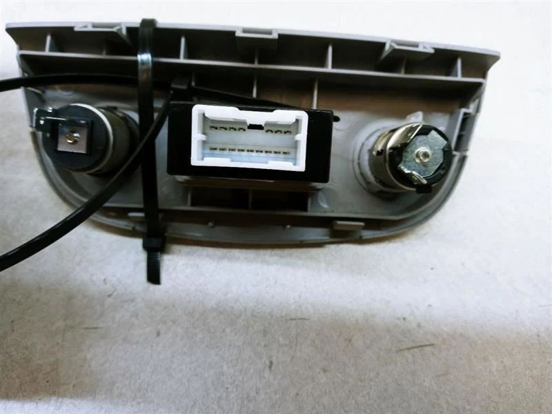 Adaptador de entrada HYUNDAI ACCENT AUX JACK 2006-2011 PANEL DE AJUSTE 12V OEM 96120-1E020 Foto 2 de 4