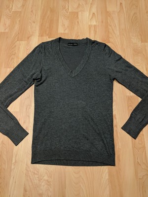 thin v neck sweater