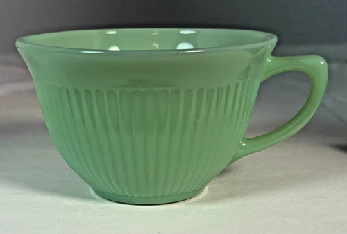 VINTAGE 1950S FIRE KING JADEITE GREEN JANE RAY RIBBED COFFEE OR TEA CUP