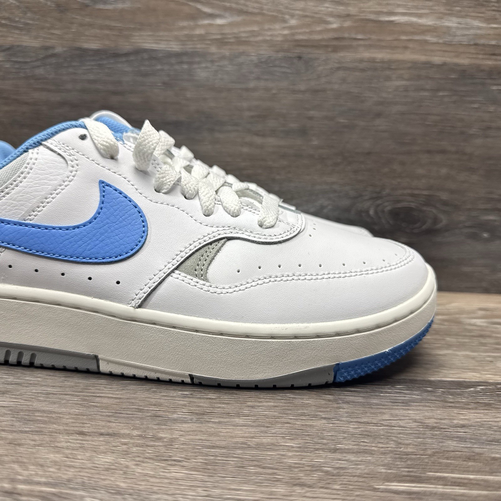 Nike Gamma Force Shoes Women Size 9.5 White University Blue Casual sneakers image 3