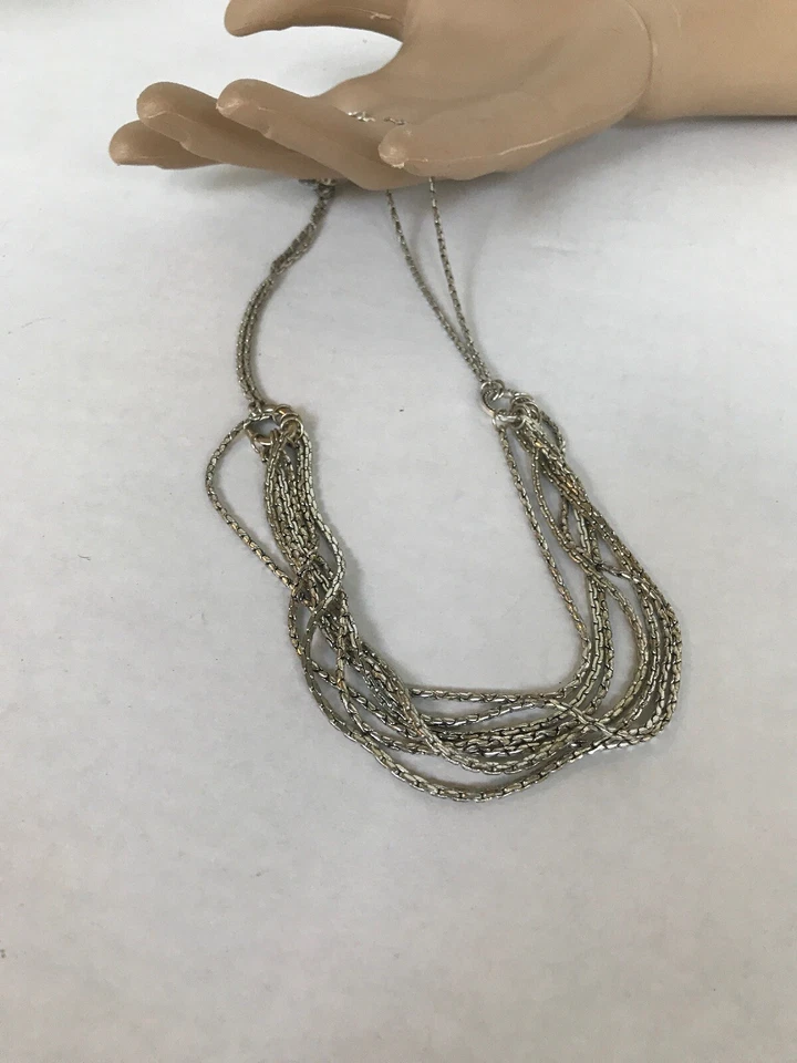 Collar Monet Firmado Multicapa Estilo Gota Tono Plata Múltiples Capas 18"  Foto 2 de 4