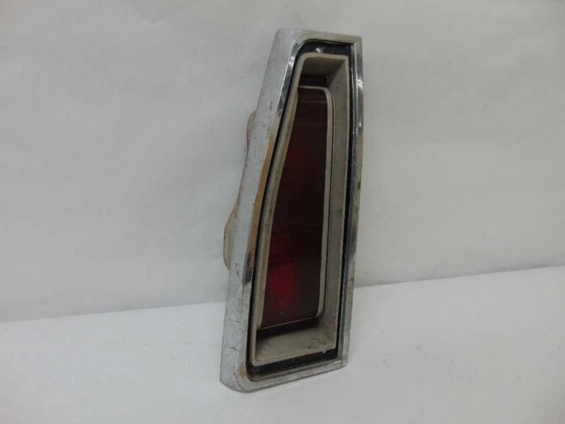 Задний фонарь водителя Gran Fury Station Wgn подходит для 74–77 PLYMOUTH PASS. 2153869 - Изображение 2 из 4