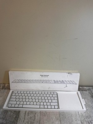 2023 Apple Magic Keyboard w/ Touch ID & Numeric Keypad - Model  MK2C3LL/A Tested