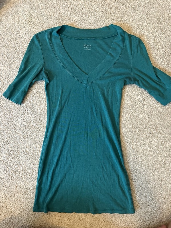 Express Sexy Basic Vee Teal Green V-Neck Short Sleeve Shirt Size Medium
