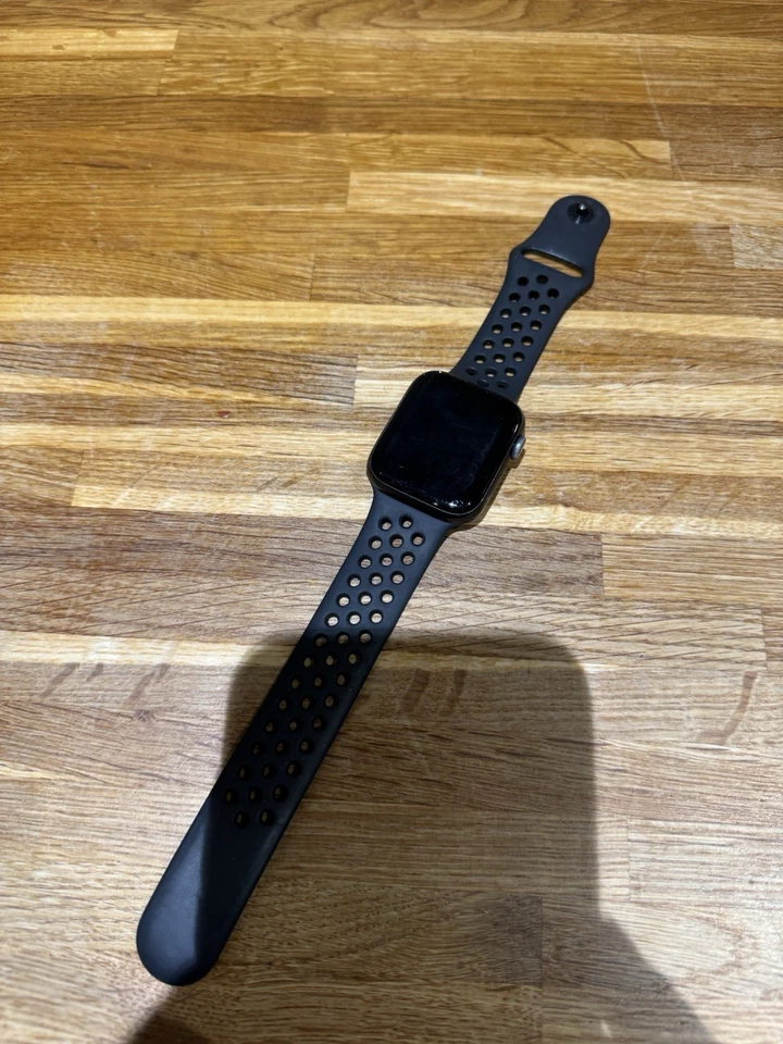 GENUINE NIKE APPLE WATCH SERIES 6 - 44MM ALUMINIUM + CERAMIC - GPS / CELLULAR - Image 4 of 4