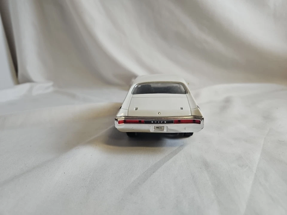 Coche diecast WELLY 1970 Buick GSX escala 1/24 #22433 blanco #NCC Foto 3 de 4