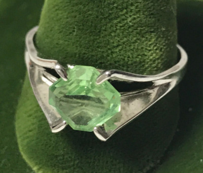 Vintage Peridot Stamped 18k HGE Ring Size 4 August Birth Stone