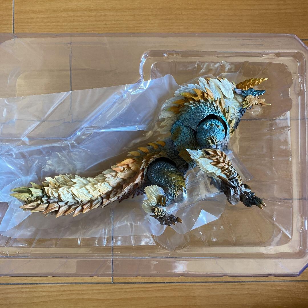 SH MonsterArts Monster Hunter World Iceborne ZINOGRE Figure Bandai