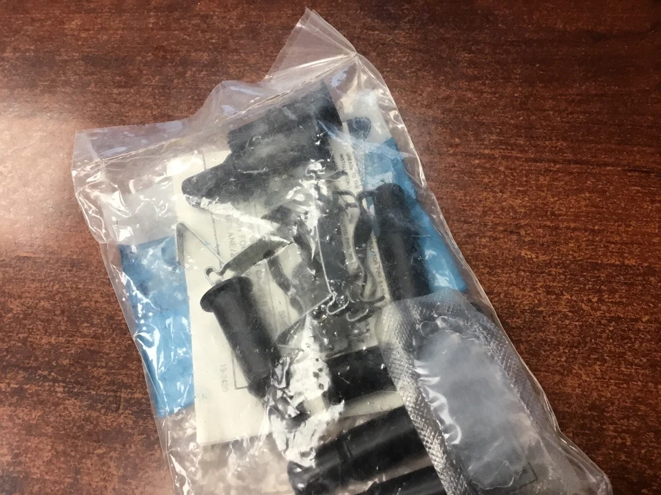 NUEVO NOS 1981 1982 FORD ESCORT Y EXP KIT AISLADOR FRENO DELANTERO E1FZ-2B321-D Foto 3 de 4