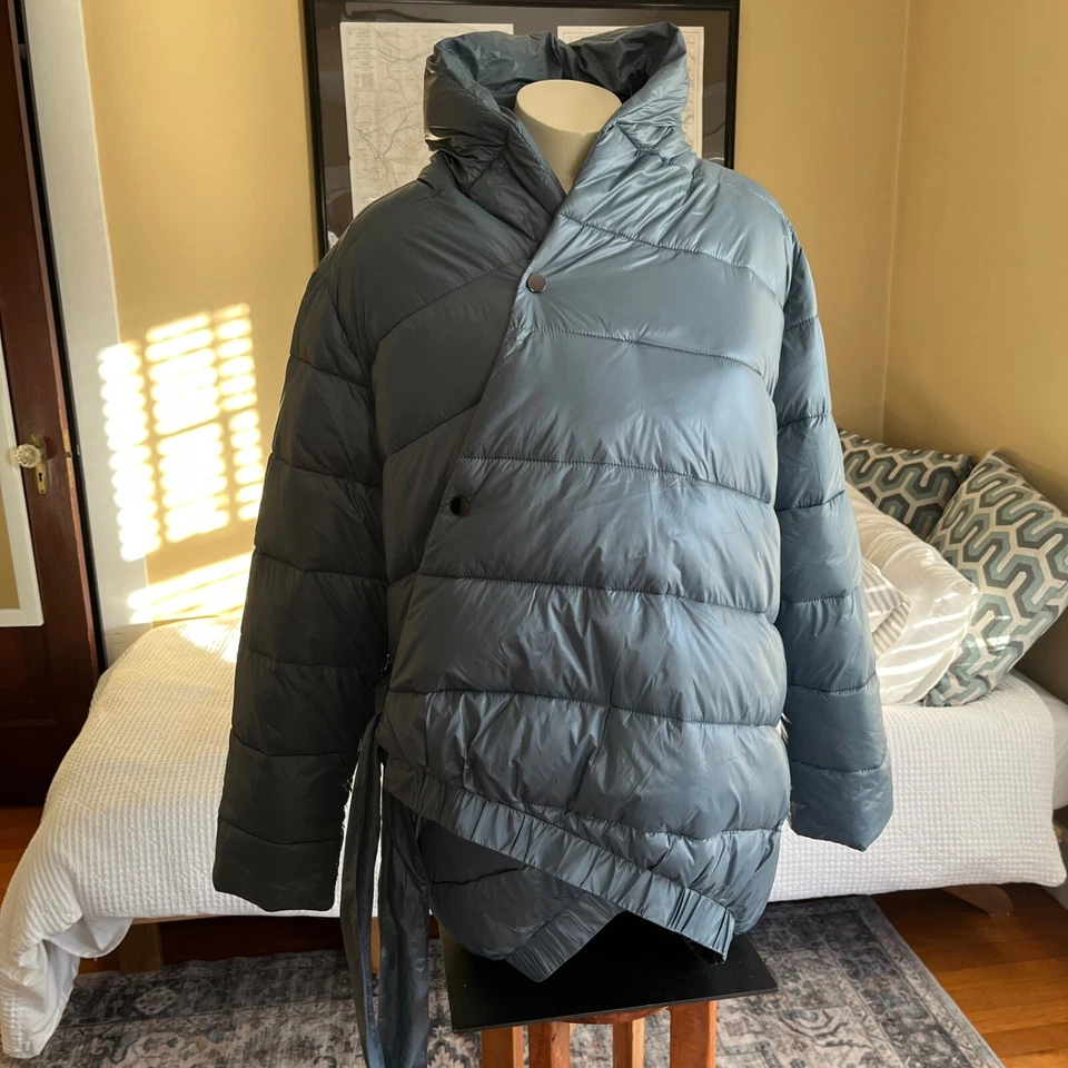 Universal Standard Mujer Talla Chaqueta acolchada XS Kanda Puffer azul tormenta Foto 2 de 4