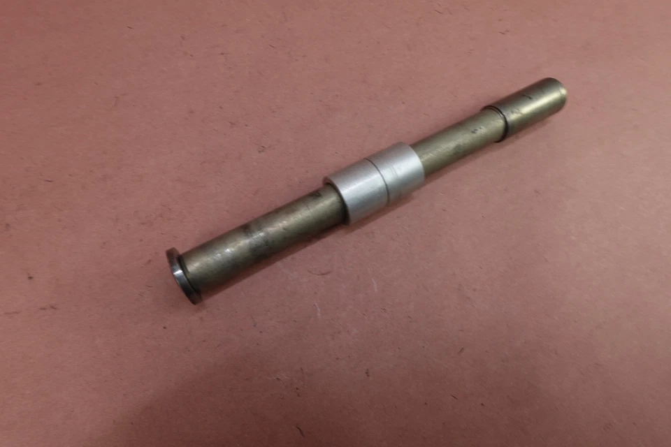 Llanta de perno pivote eje delantero Triumph America 2006-2015 Foto 3 de 4