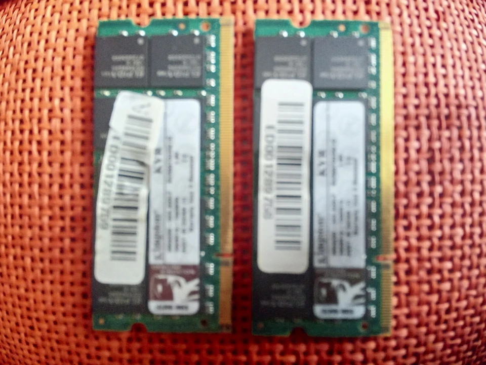 RAM DDR3 667 MHz  n. 2 Da 1 GB modelli KVR667D255/1 GB 1.8V Marca Kingston - Immagine 2 di 2