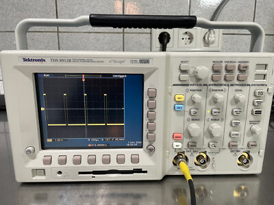 Tektronix TDS 3012B Oszilloskop mit FFT nur 730 Std gelaufen mit Mangel lesen !