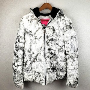white puffer ski jacket