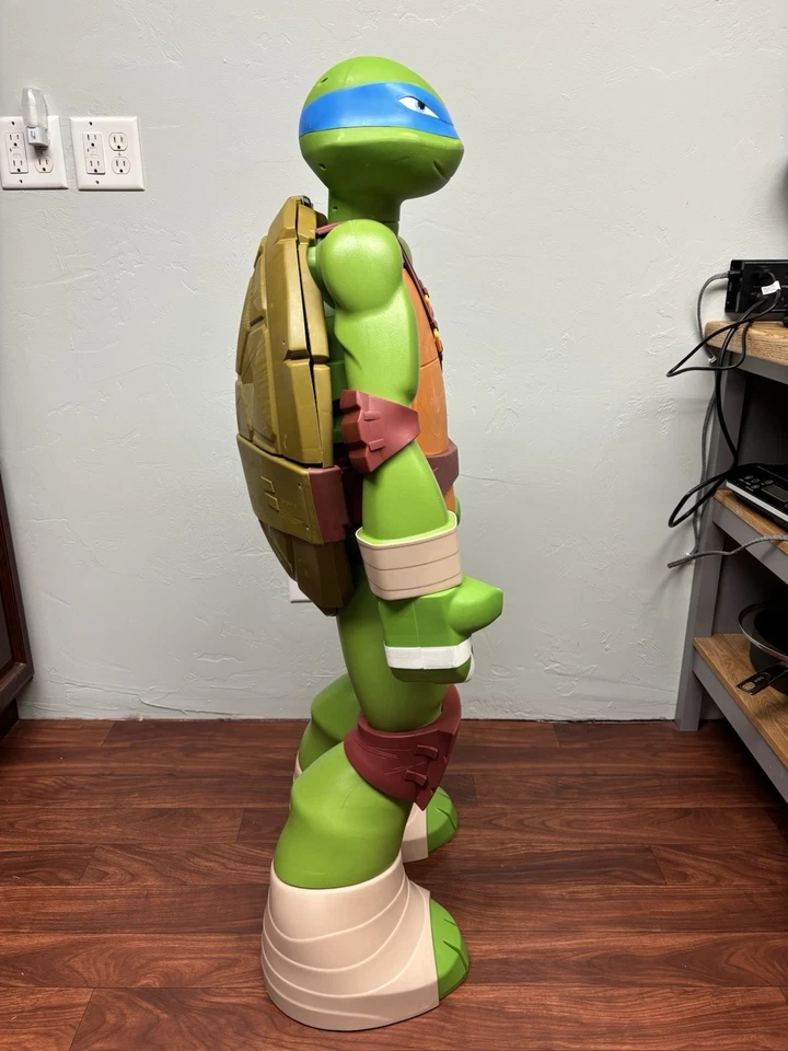 Colosal Leonardo 48" (4 pies) de alto Teenage Mutant Ninja Turtles Jakks Pacific Foto 2 de 4